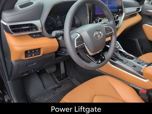 Certified 2026 Toyota Highlander Platinum AWD/4WD image 12
