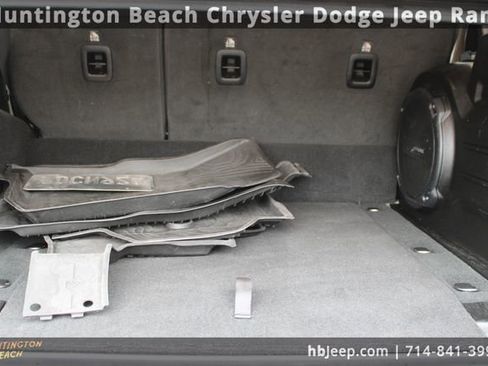 Used 2022 Jeep Wrangler Unlimited Sahara image 45