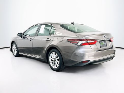 Used 2021 Toyota Camry LE image 5