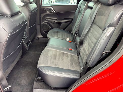 Used 2022 Mitsubishi Outlander SE image 17