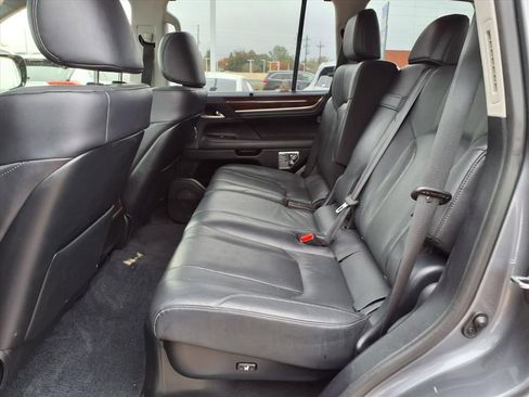 Used 2020 Lexus LX 570 4WD w/ 3rd Row & Luxury Pkg image 19