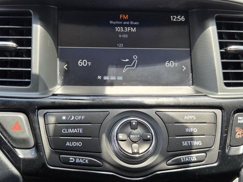 Used 2020 Nissan Pathfinder SV AWD/4WD image 19