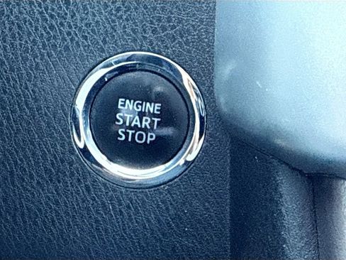 Used 2017 Toyota Highlander Limited image 37