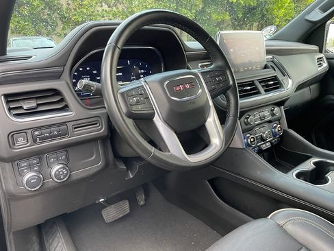 Used 2024 GMC Yukon SLT AWD/4WD image 10