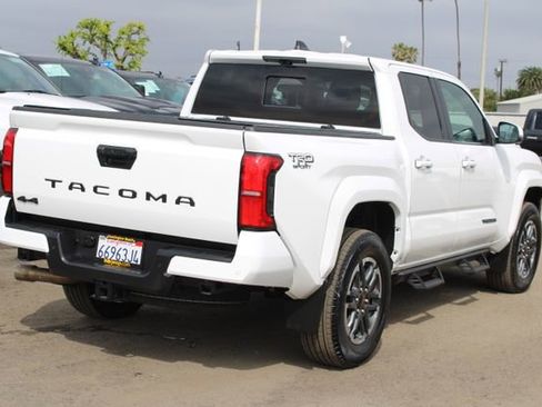 Used 2024 Toyota Tacoma TRD Sport w/ TRD Sport Premium Package image 5