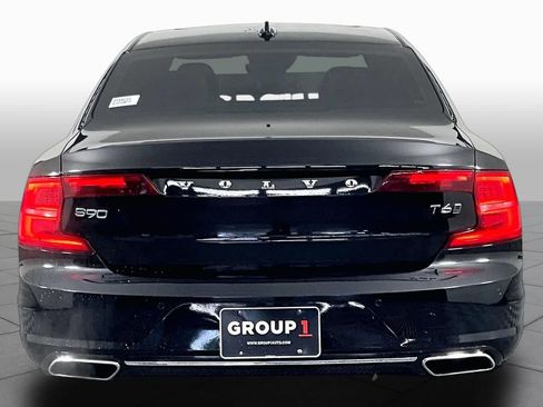 Used 2018 Volvo S90 T6 Momentum image 5