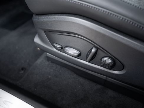 Certified 2025 Porsche Macan 4S Electric AWD/4WD image 21