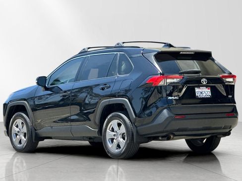 Used 2022 Toyota RAV4 XLE w/ Convenience Package FWD image 6