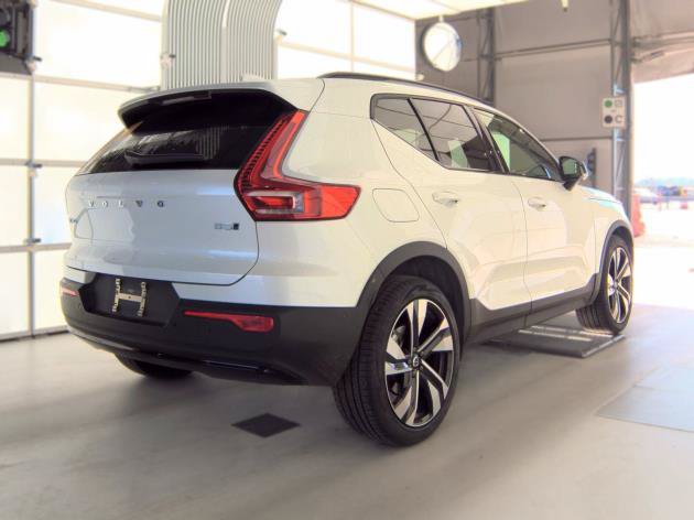 Used 2026 Volvo XC40 B5 Plus AWD/4WD image 4