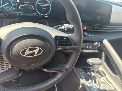 Used 2025 Hyundai Elantra SEL image 13
