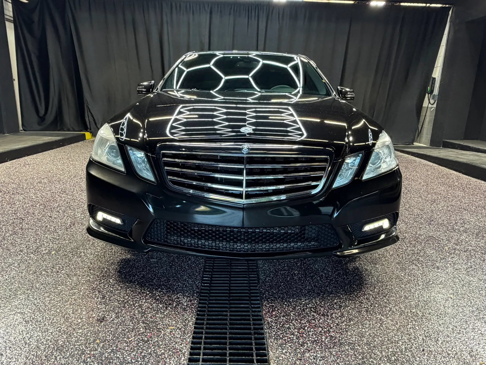 Used 2011 Mercedes-Benz E 350 4MATIC Sedan image 2