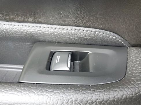 Used 2021 GMC Yukon XL Denali w/ Denali Premium Package image 17