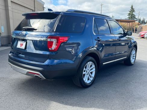 Used 2016 Ford Explorer XLT w/ Equipment Group 202A FWD image 7
