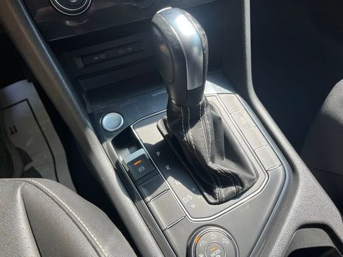 Used 2021 Volkswagen Tiguan SE image 15