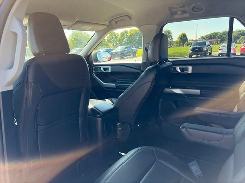 Used 2024 Ford Explorer XLT w/ Equipment Group 202A AWD/4WD image 28