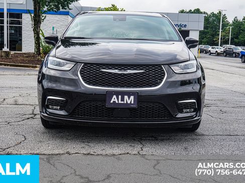 Used 2023 Chrysler Pacifica Touring-L FWD image 11