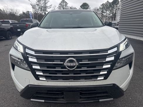 Used 2024 Nissan Rogue Platinum w/ Platinum Premium Package image 2