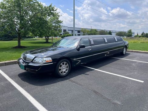 Used 2008 Lincoln Town Car Executive RWD image 7