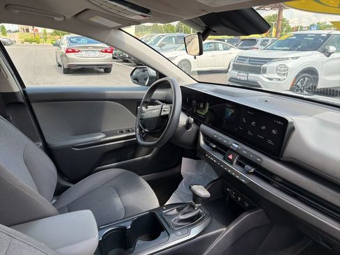 Used 2025 Kia K4 FWD image 13