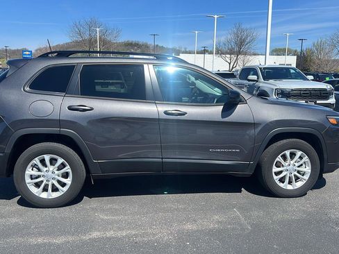 Used 2022 Jeep Cherokee Latitude Lux image 4