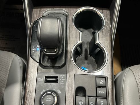 Used 2023 Toyota Highlander Limited image 21
