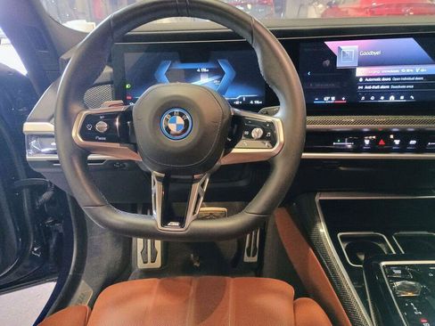 Used 2023 BMW i7 xDrive60 AWD/4WD image 2