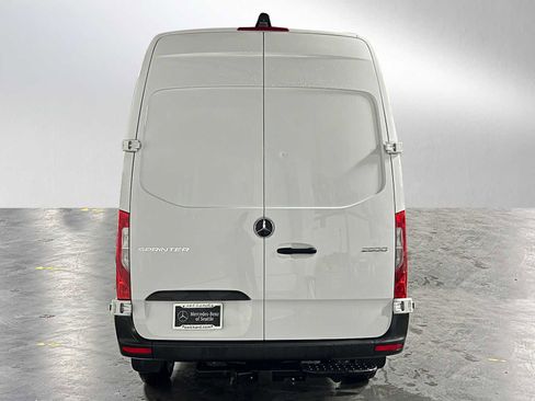 Used 2025 Mercedes-Benz Sprinter 2500 image 4