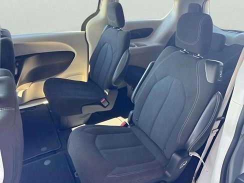 Used 2024 Chrysler Voyager LX image 9