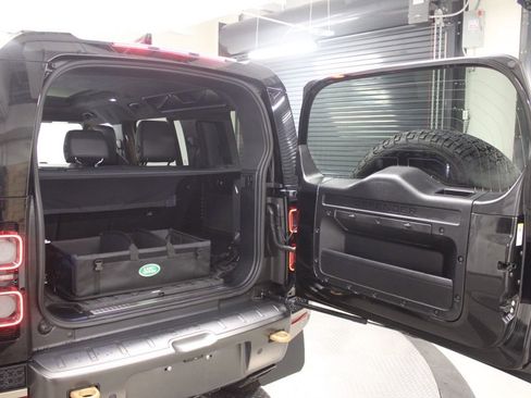 Certified 2025 Land Rover Defender 110 AWD/4WD image 24