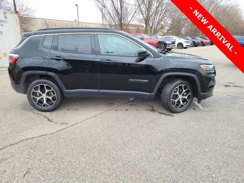Used 2024 Jeep Compass Limited image 2