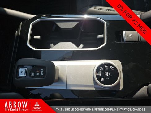 New 2025 Mitsubishi Outlander SE image 28