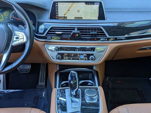 Used 2019 BMW 740i image 12