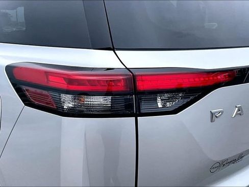 Certified 2025 Nissan Pathfinder SL w/ SL Premium Package image 20