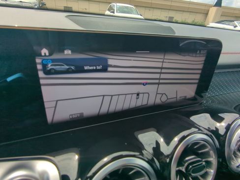 Used 2024 Mercedes-Benz EQB 300 4MATIC image 8