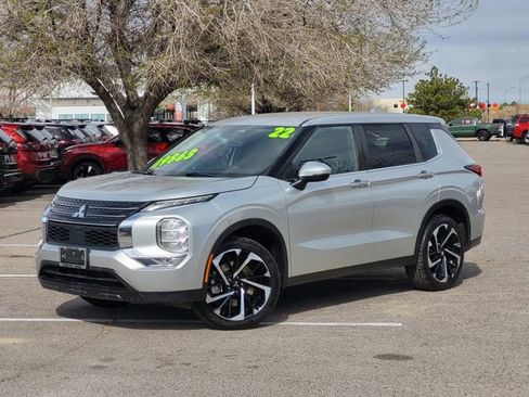 Used 2022 Mitsubishi Outlander ES image 2