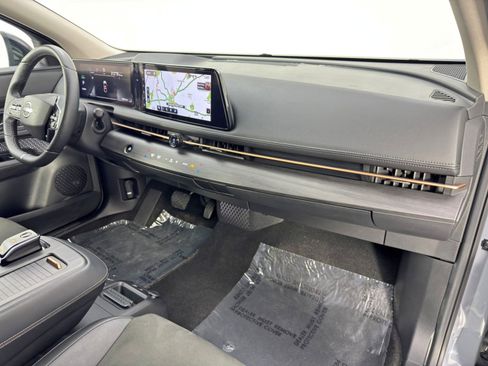 Used 2024 Nissan Ariya AWD image 13