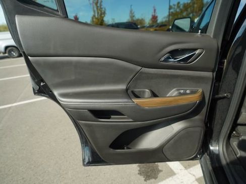 Used 2022 GMC Acadia SLE w/ Driver Convenience Package image 16