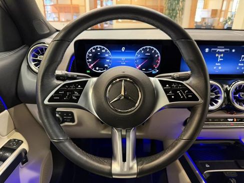 Used 2025 Mercedes-Benz GLB 250 image 12
