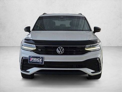 Used 2023 Volkswagen Tiguan SE R-Line image 2