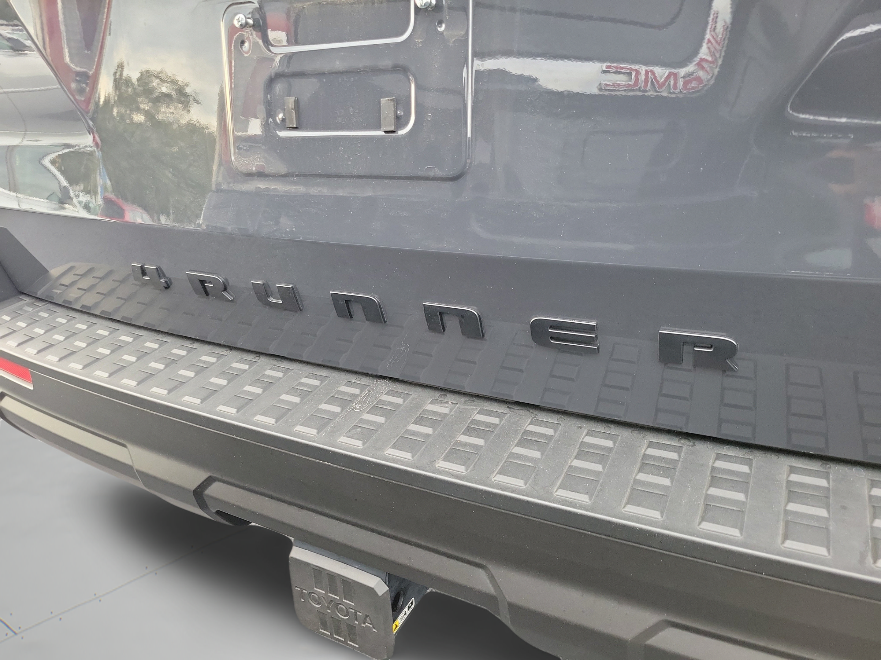 Used 2025 Toyota 4Runner SR5 AWD/4WD image 18