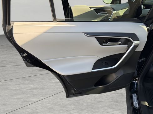 Used 2021 Toyota RAV4 XLE w/ Convenience Package image 23