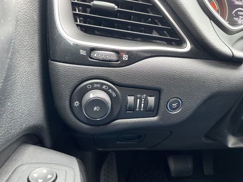 Used 2020 Jeep Cherokee Latitude Plus image 26