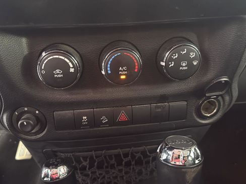 Used 2013 Jeep Wrangler Unlimited Sport AWD/4WD image 11
