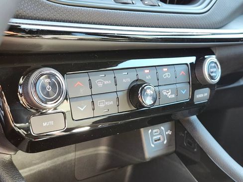 New 2026 Jeep Compass Trailhawk w/ Sun, Sound & Navigation Group AWD/4WD image 23