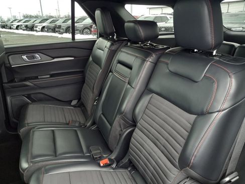 Used 2025 Ford Explorer ST-Line w/ ST-Line Street Pack image 14