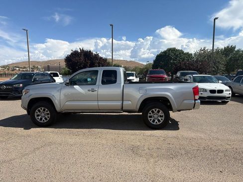 Used 2017 Toyota Tacoma SR5 w/ Tow Package RWD image 8