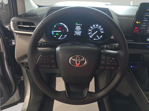 Used 2023 Toyota Sienna LE AWD/4WD image 14