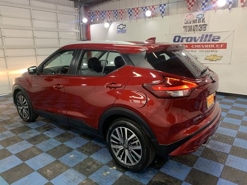 Used 2023 Nissan Kicks SV image 3