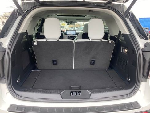 Used 2025 Ford Explorer Platinum w/ LUX Leather Package image 6