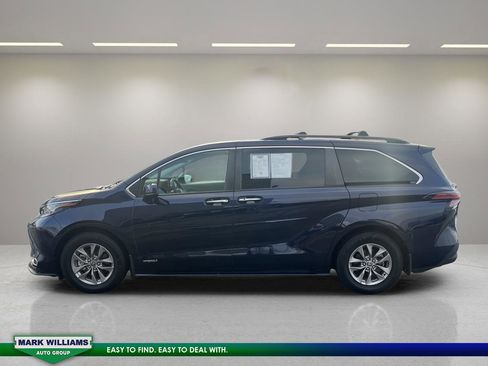 Used 2021 Toyota Sienna XLE image 4